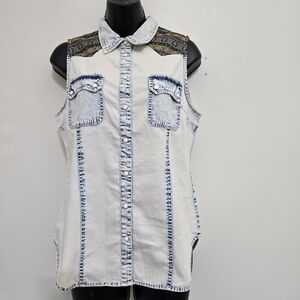 buckle BKE M Sleeveless‎ Denim Light Wash Southwestern Boho Yoke Pearl Snap Top